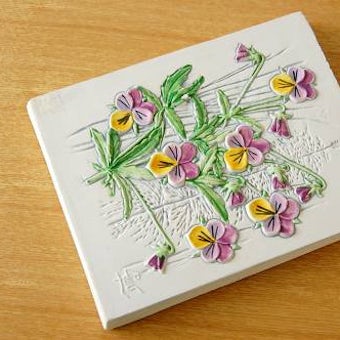 スウェーデン/JIE釜/陶板の壁掛け(白・パンジー)の商品写真