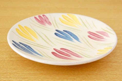 スウェーデンで見つけた陶器のお皿（ピンク・ブルー・イエローのお花 