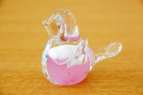 スウェーデンで見つけたガラスの小鳥オブジェ（ピンク） - 北欧