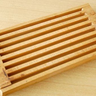 スウェーデンで見つけた木製ブレッドボードの商品写真
