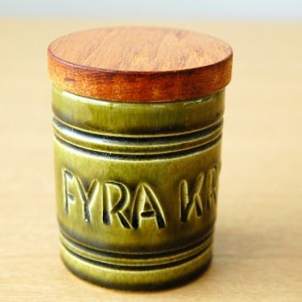 スウェーデンで見つけた木蓋付きスパイスポット（FYRA KRYDDOR）の商品写真