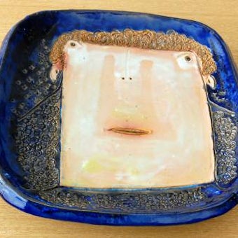 スウェーデンで見つけた陶器のスクエアプレート（ブルー）の商品写真