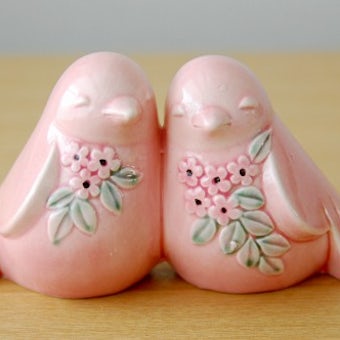 Rosa Ljungデザイン/陶器の小鳥オブジェ（２羽・ピンク）の商品写真