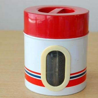 スウェーデンで見つけた古いブリキ缶（小窓付き）の商品写真