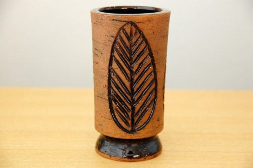 スウェーデン/LAHOLM/陶器の花瓶（葉っぱ模様） - 北欧、暮らしの道具店