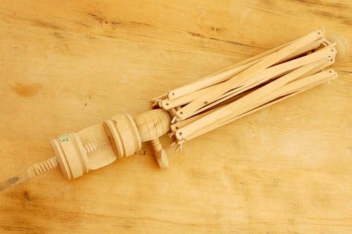 スウェーデンで見つけた古い木製のかせくり器 - 北欧、暮らしの