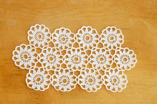スウェーデンで見つけた手編みドイリー（ホワイト）の商品写真