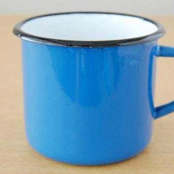 デンマークで見つけたホーロー製マグカップ（ブルー）の商品写真