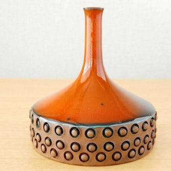スウェーデンで見つけた陶器の一輪挿し（ドットの型押し模様）の商品写真