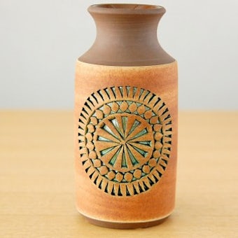 スウェーデンで見つけた陶器の花瓶（ブラウン）の商品写真