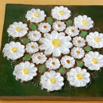 スウェーデン/JIE釜/陶板の壁掛け（特大）（白いお花）の商品写真