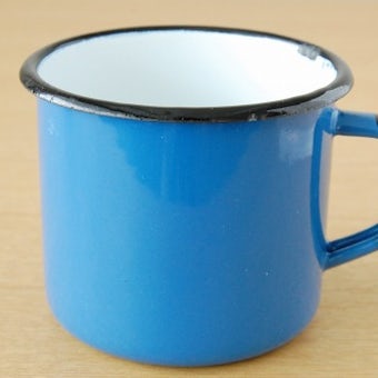 デンマークで見つけたホーロー製マグカップ（ブルー）の商品写真