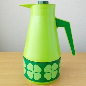 スウェーデンで見つけたプラスティック製ヴィンテージ魔法瓶（グリーン）の商品写真