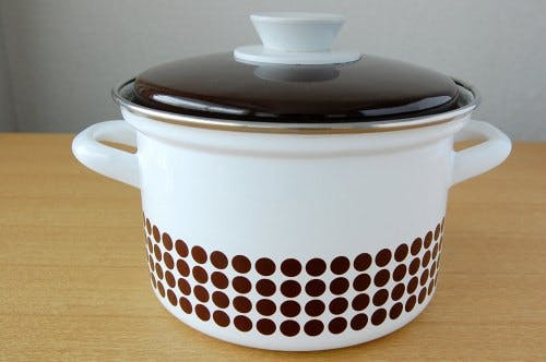 スウェーデンで見つけたドット模様が可愛いホーロー両手鍋の商品写真