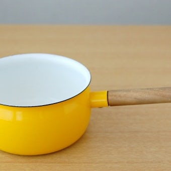 スウェーデンで見つけたホーロー片手鍋（ミルクパン）（イエロー）の商品写真