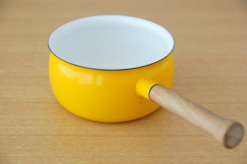 スウェーデンで見つけたホーロー片手鍋（ミルクパン）（イエロー 