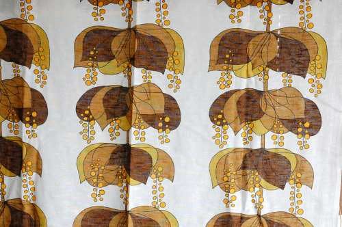 スウェーデンで見つけたカーテン２枚セット（ブラウンのお花）の商品写真