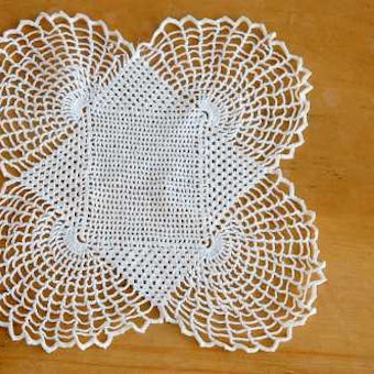 スウェーデンで見つけた手編みドイリー（ホワイト）の商品写真