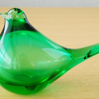 スウェーデンで見つけたガラスの小鳥オブジェ（グリーン）の商品写真