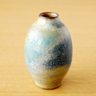 スウェーデンで見つけた小さな陶器の一輪挿し（卵型）の商品写真