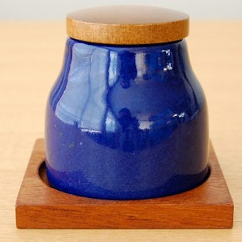 スウェーデンで見つけた陶器のスパイスポット（木蓋＆木製トレー付き）の商品写真