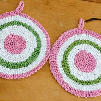 スウェーデンで見つけた手編みのポットマット（鍋つかみ）/モスグリーン×ピンク/サークルの商品写真