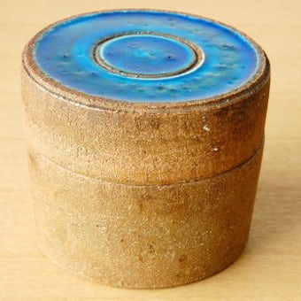 スウェーデンで見つけた青い釉薬が美しい陶器のキャニスターの商品写真