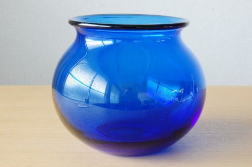 スウェーデンで見つけたガラスの花瓶（ブルー） - 北欧、暮らしの道具店