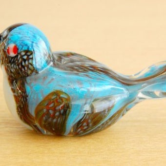 スウェーデンで見つけたガラスの小鳥オブジェ（マーブル模様・M）の商品写真