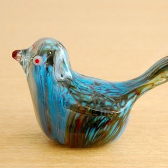 スウェーデンで見つけたガラスの小鳥オブジェ（マーブル模様・S）の商品写真