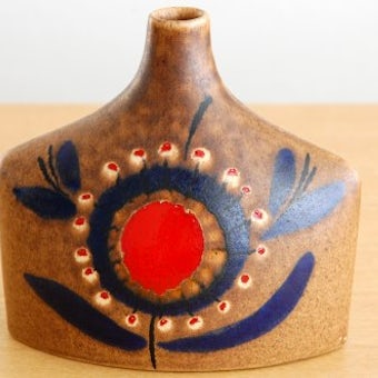 スウェーデンで見つけた陶器の一輪挿し（ブラウン）の商品写真