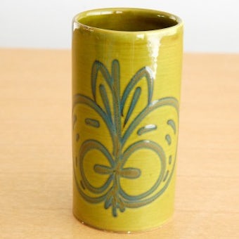 スウェーデンで見つけた陶器の花瓶（モスグリーン・リンゴ模様）の商品写真