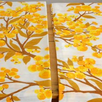スウェーデンで見つけたヴィンテージカーテン2枚セット（イエロー×オレンジ・花柄）の商品写真