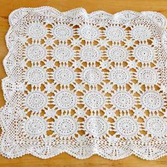 スウェーデンで見つけた手編みのセンターマット（ホワイト）の商品写真