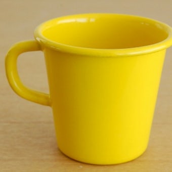 デンマークで見つけたホーロー製マグカップ（イエロー）の商品写真