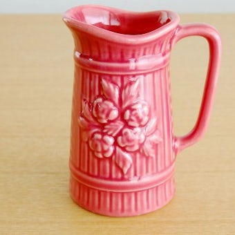 スウェーデンで見つけたお花モチーフのピッチャー（ピンク）の商品写真