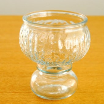 デンマークで見つけたガラスの花瓶（ワイングラス型）の商品写真