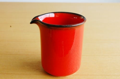デンマークで見つけた陶器のクリーマー（レッド）の商品写真