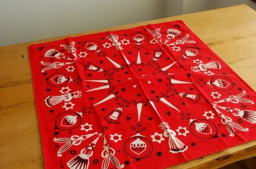スウェーデンで見つけたクリスマスモチーフのテーブルクロス（ベル・レッド）の商品写真