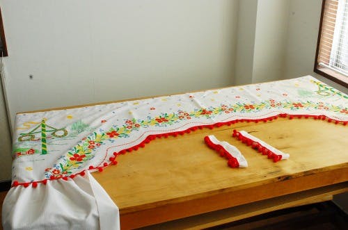 スウェーデンで見つけた花柄が可愛いカーテン（タッセル付き）の商品写真