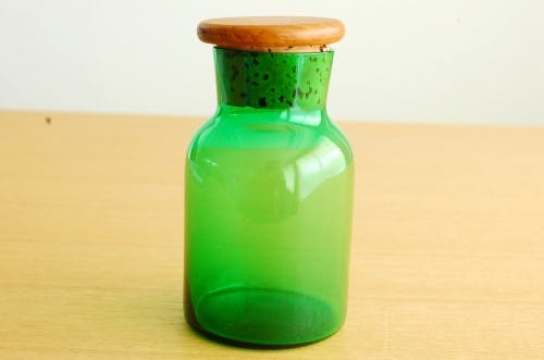 スウェーデンで見つけた木蓋付きガラス瓶（グリーン）の商品写真