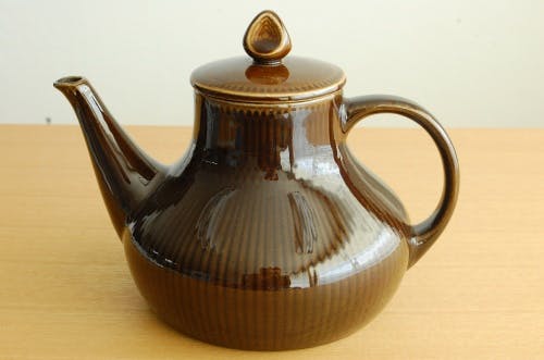 RORSTRAND/ロールストランド/フォルムが美しいティーポット（ブラウン）の商品写真