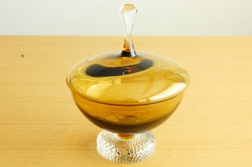 スウェーデンで見つけたガラス製の美しい小物入れの商品写真