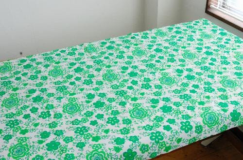 スウェーデンで見つけたレトロなお花模様のテキスタイル（グリーン）の商品写真
