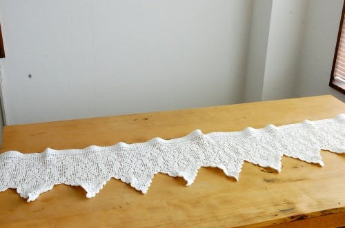 スウェーデンで見つけたレース編みのカフェカーテン（ホワイト）の商品写真