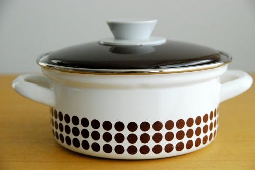スウェーデンで見つけたドット模様が可愛いホーロー両手鍋の商品写真
