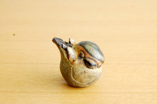 スウェーデンで見つけた陶器の小さな小鳥オブジェの商品写真