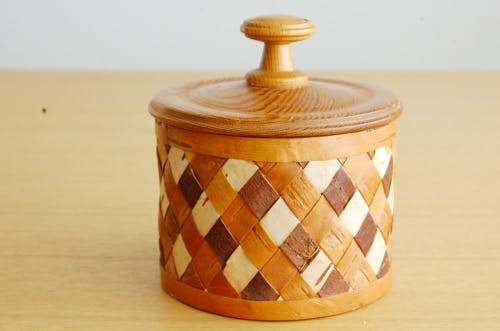 スウェーデンで見つけたハンドクラフトの小物入れの商品写真