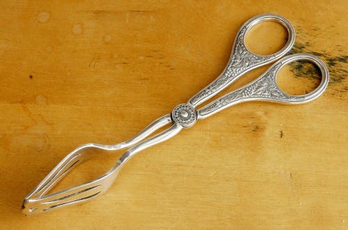 スウェーデンで見つけたステンレス製シュガートング（クッキートング）の商品写真