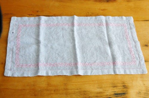 スウェーデンで見つけたセンタークロス（淡いブルーにピンクステッチ）の商品写真